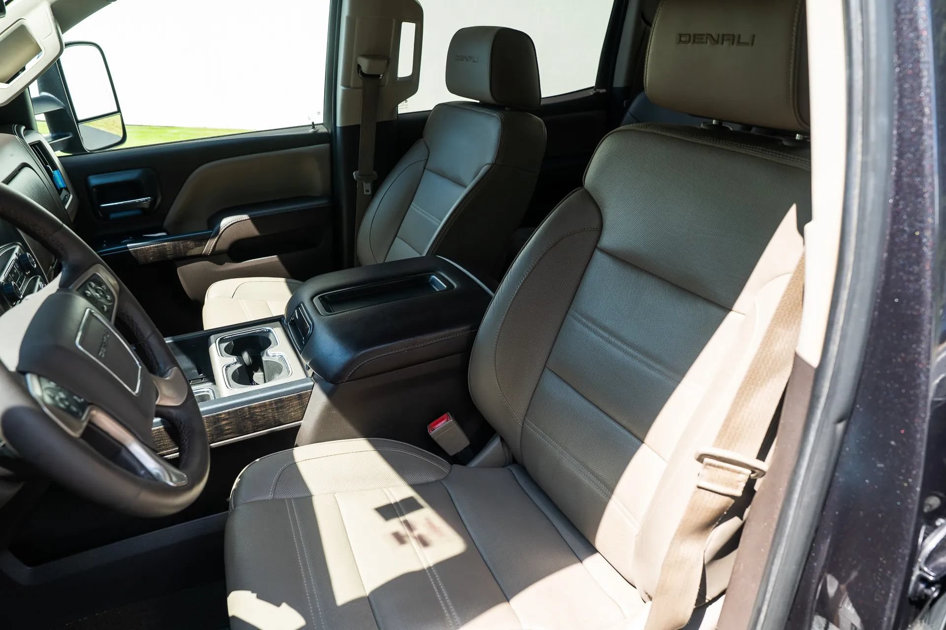 Used 2015 GMC Sierra 3500 Denali w/ Duramax Plus Package AWD/4WD image 18