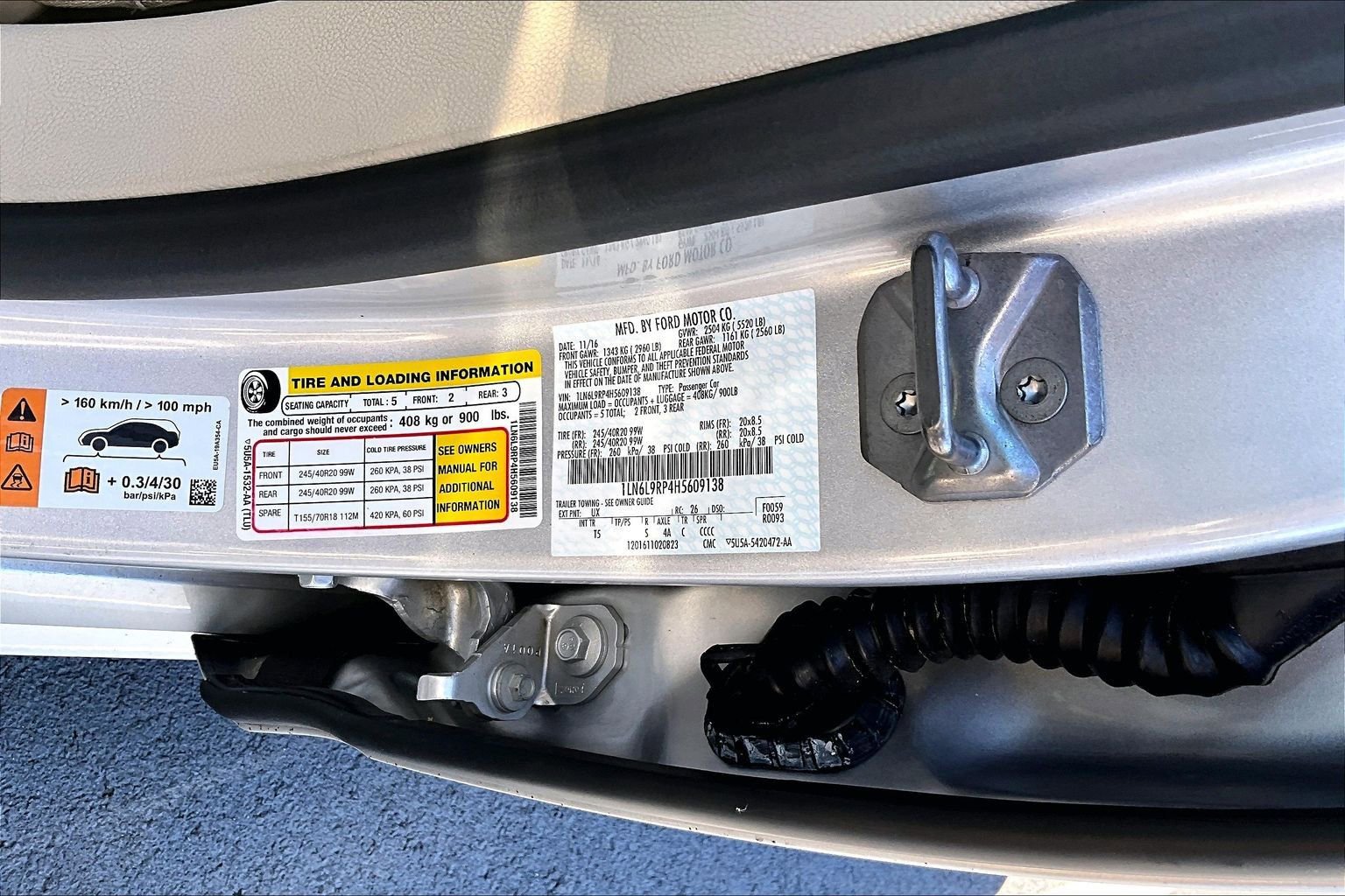 Used 2017 Lincoln Continental Reserve FWD image 19