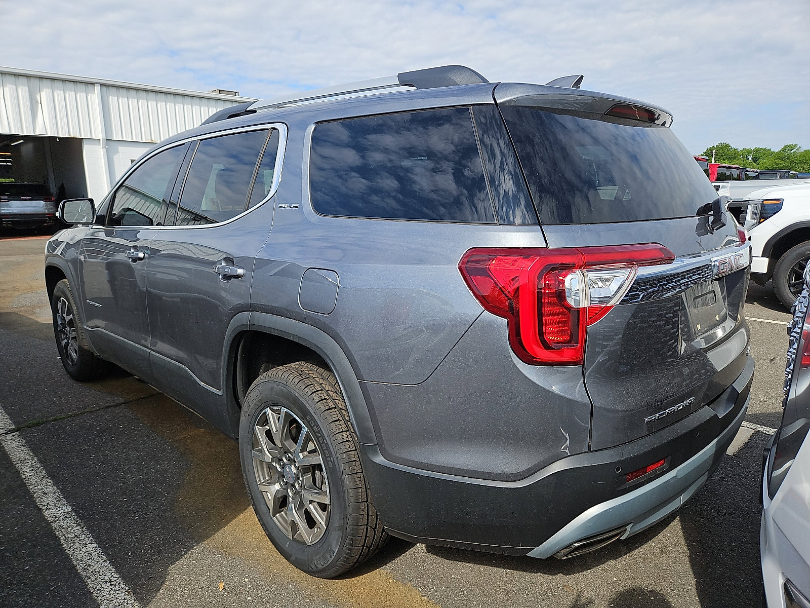 Certified 2021 GMC Acadia SLE w/ Driver Convenience Package AWD/4WD image 7