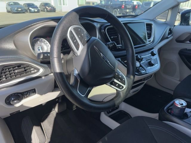 Used 2021 Chrysler Pacifica Touring image 11