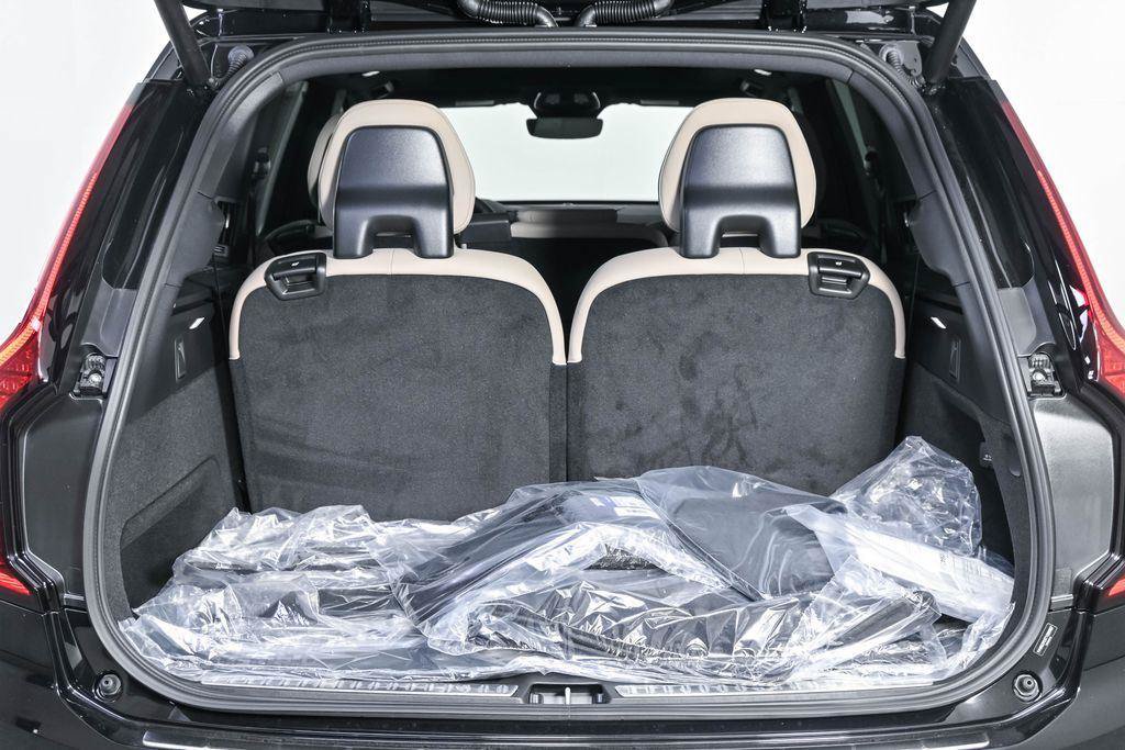 New 2026 Volvo XC90 B6 Plus w/ Protection Package Premier AWD/4WD image 30
