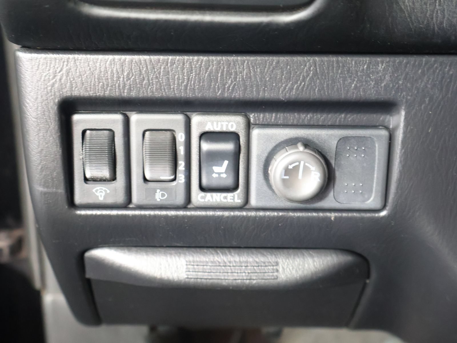Used 2003 INFINITI QX4 4WD image 31