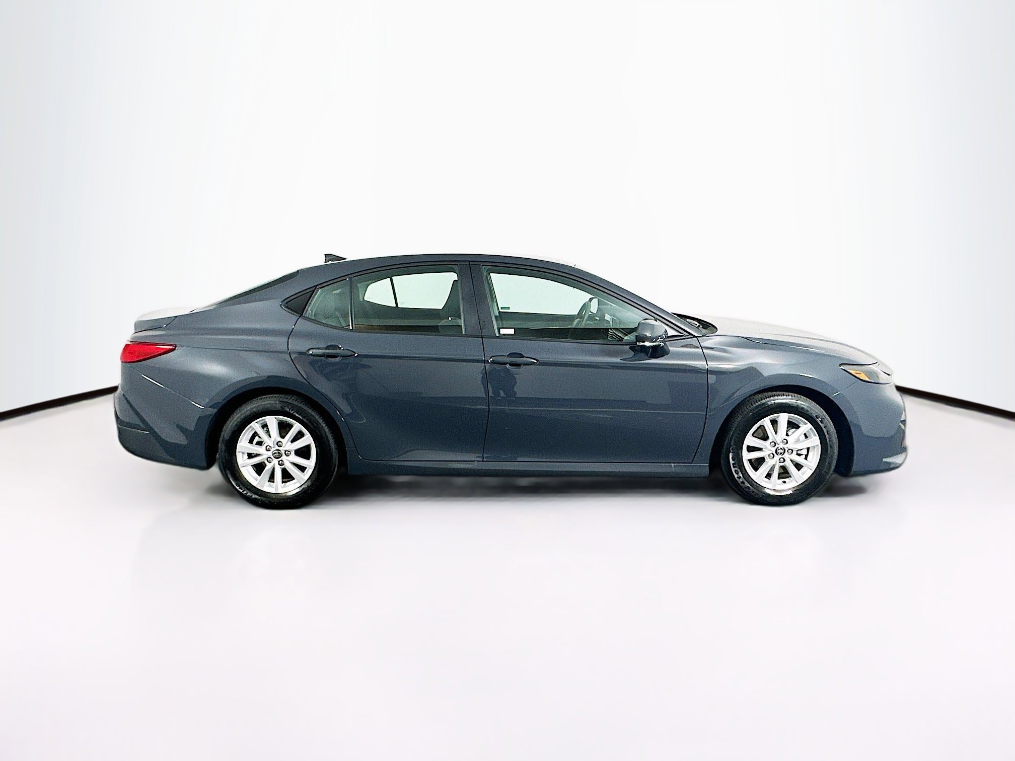 Used 2025 Toyota Camry LE image 10