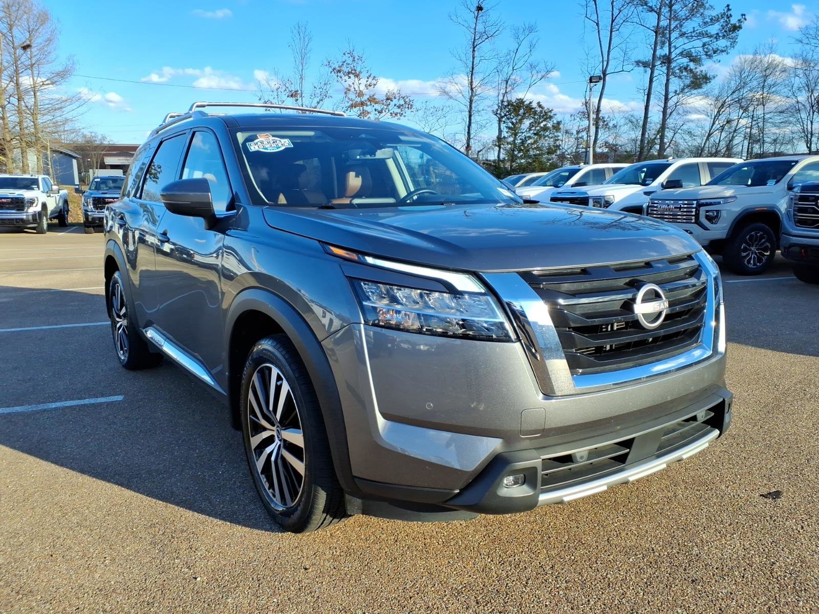 Used 2023 Nissan Pathfinder Platinum video 2