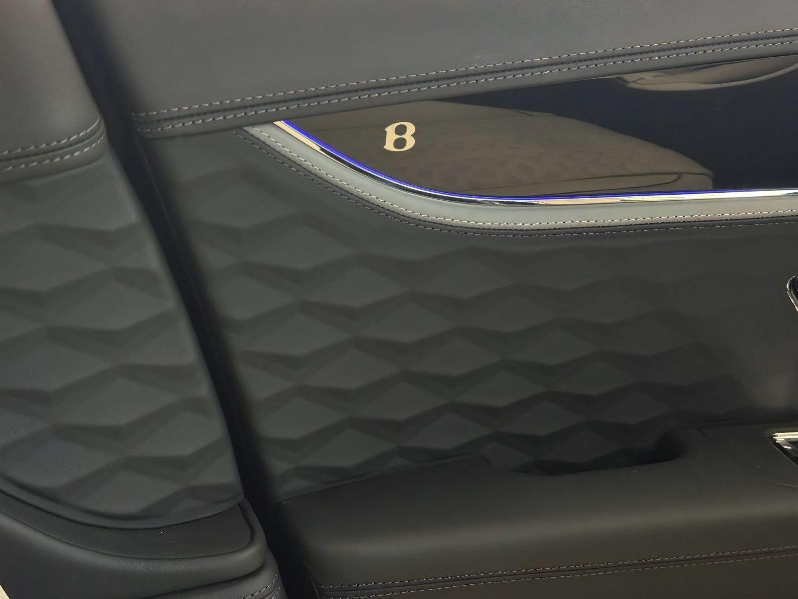 New 2026 Bentley Flying Spur Plug-In Hybrid AWD/4WD image 59