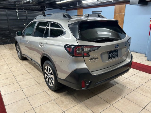 Used 2020 Subaru Outback Premium image 3