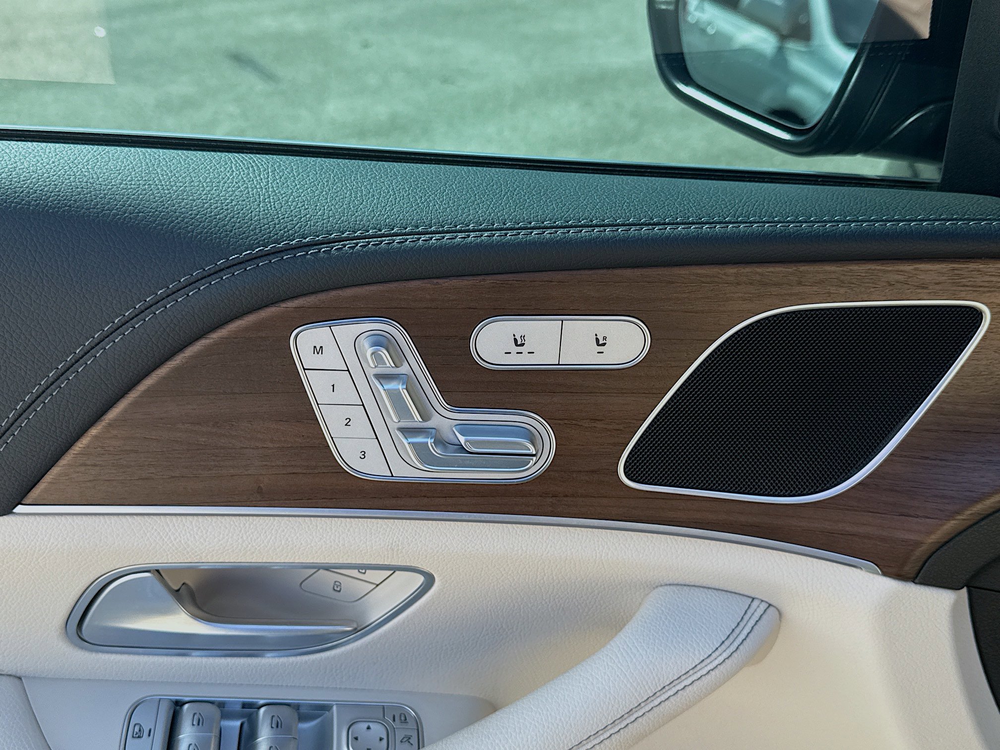 Used 2024 Mercedes-Benz GLE 450 4MATIC image 16