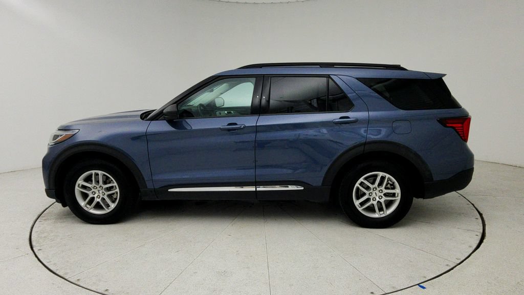 Used 2025 Ford Explorer Active w/ Active Comfort Package RWD image 5