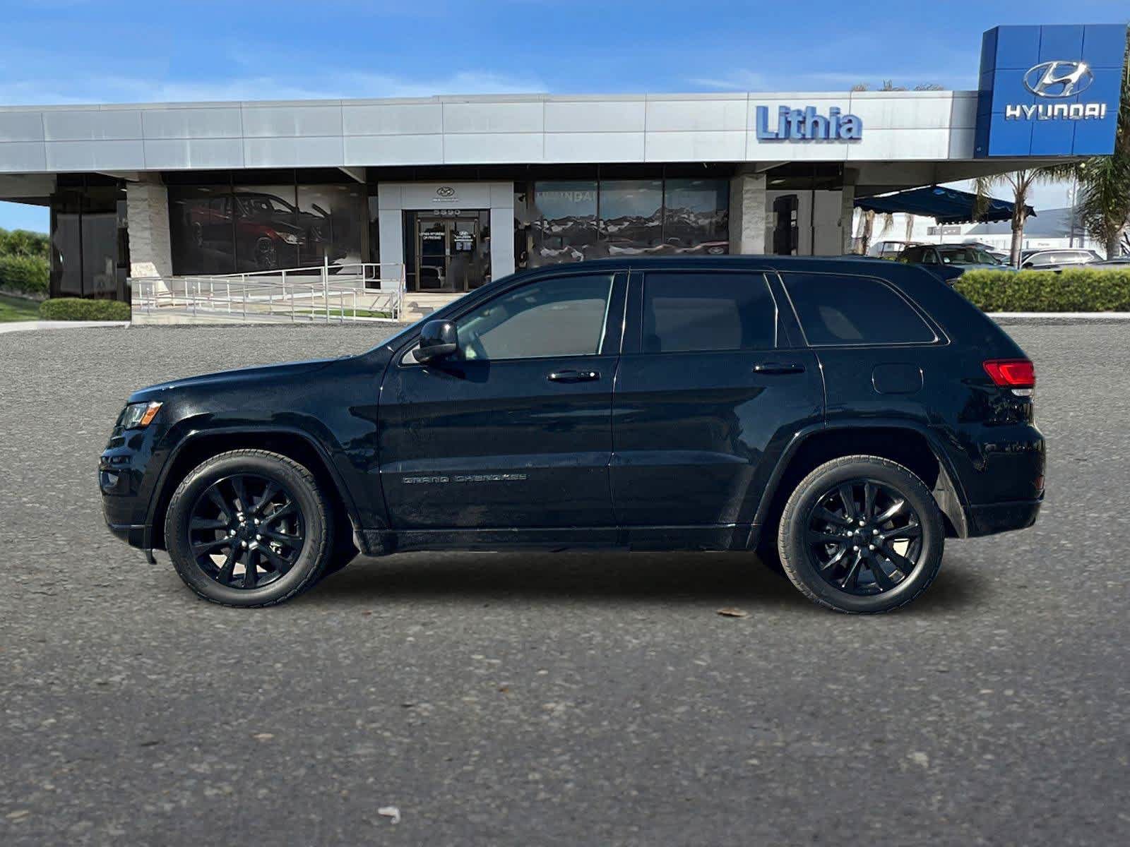Used 2017 Jeep Grand Cherokee Altitude AWD/4WD image 6