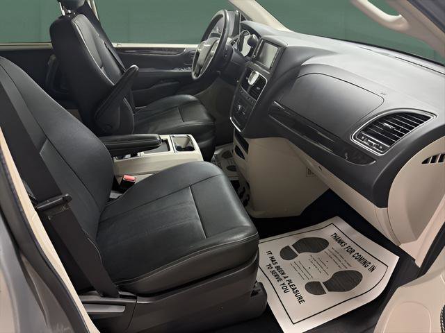 Used 2016 Chrysler Town & Country Touring FWD image 14