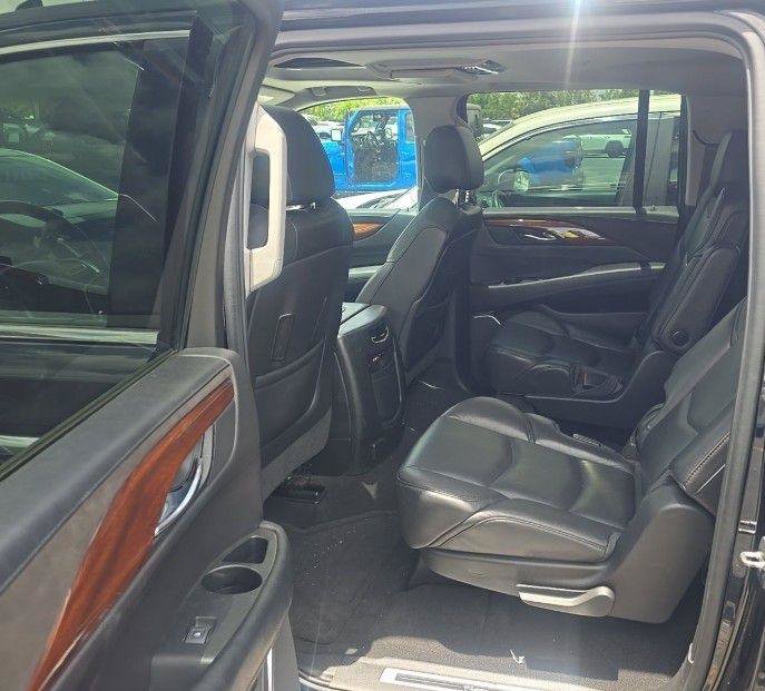 Used 2016 Cadillac Escalade ESV Luxury RWD image 6