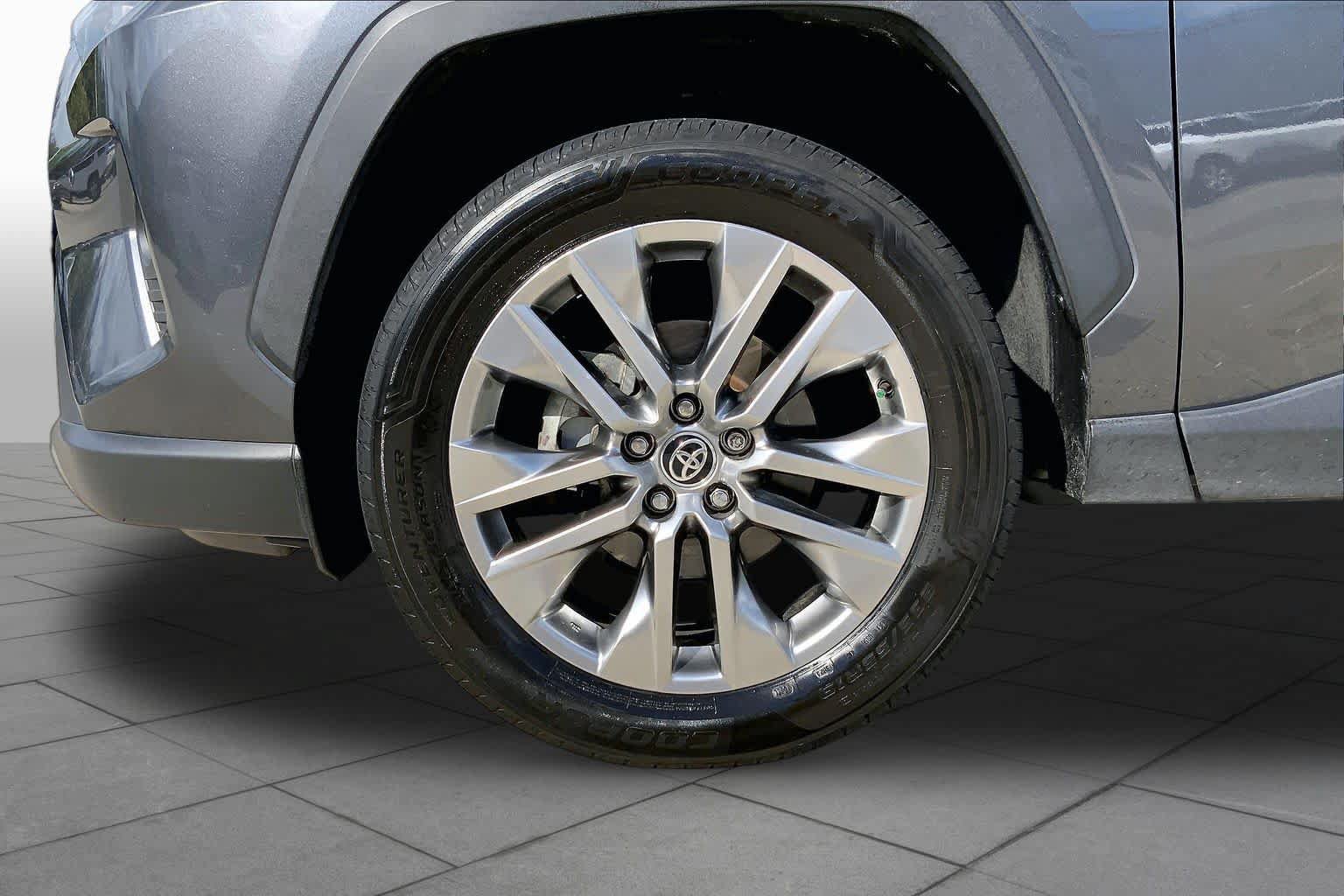 Used 2020 Toyota RAV4 Limited FWD image 11