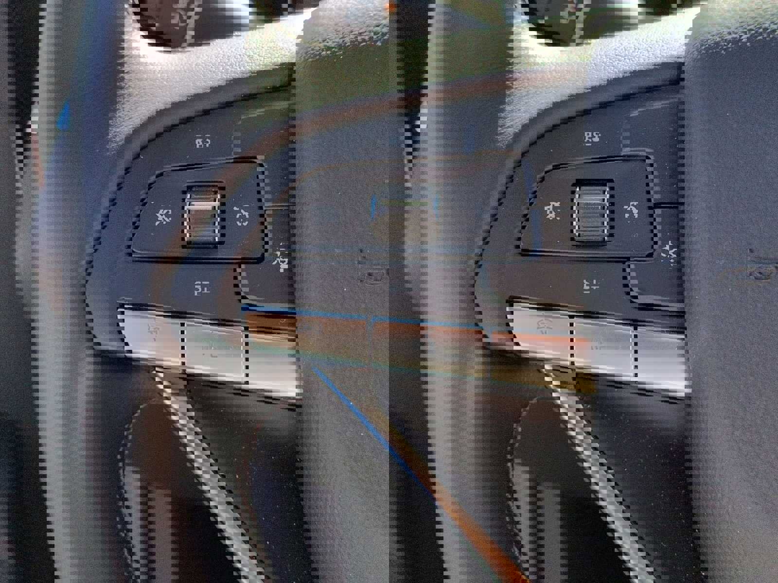 Used 2025 Cadillac XT6 Luxury image 15