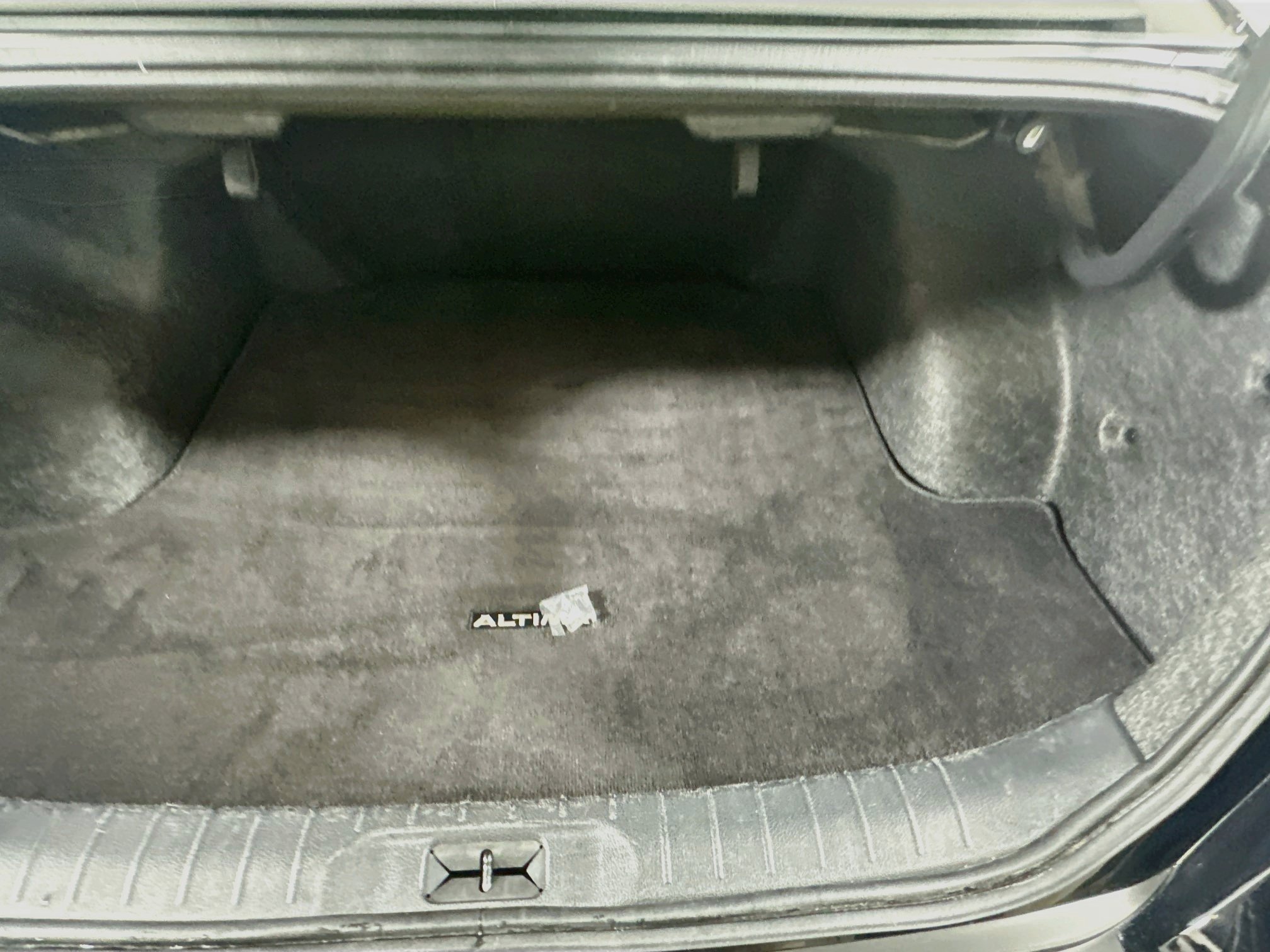 Used 2025 Nissan Altima 2.5 SV FWD image 27