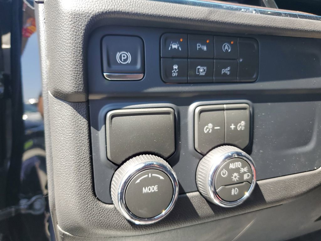 New 2026 Chevrolet Suburban LT w/ Comfort Package image 7