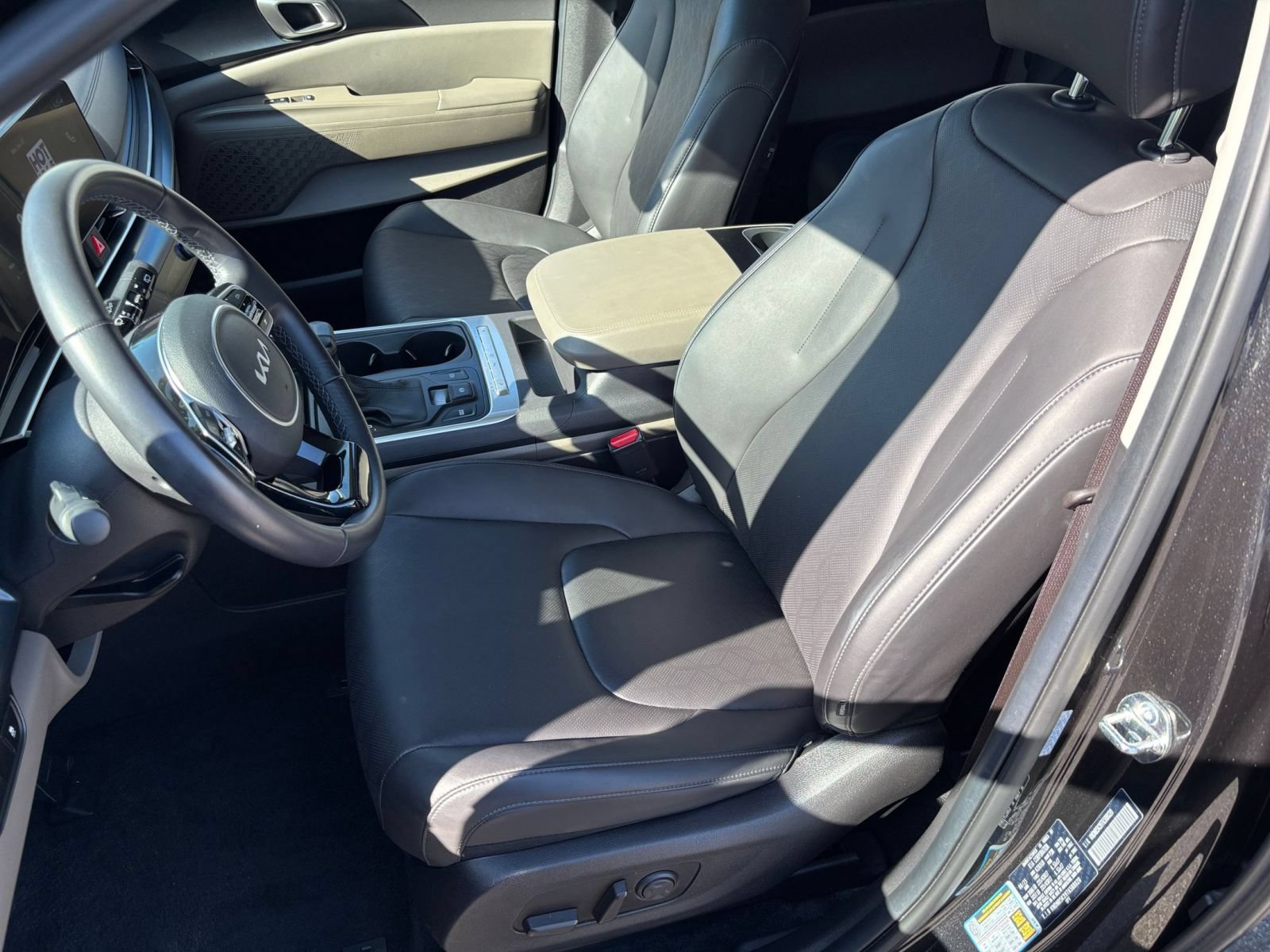 Used 2026 Kia Carnival FWD image 39