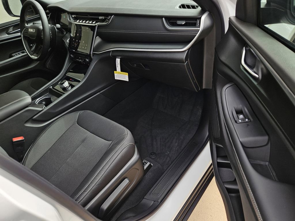 New 2026 Jeep Grand Cherokee Laredo RWD image 7