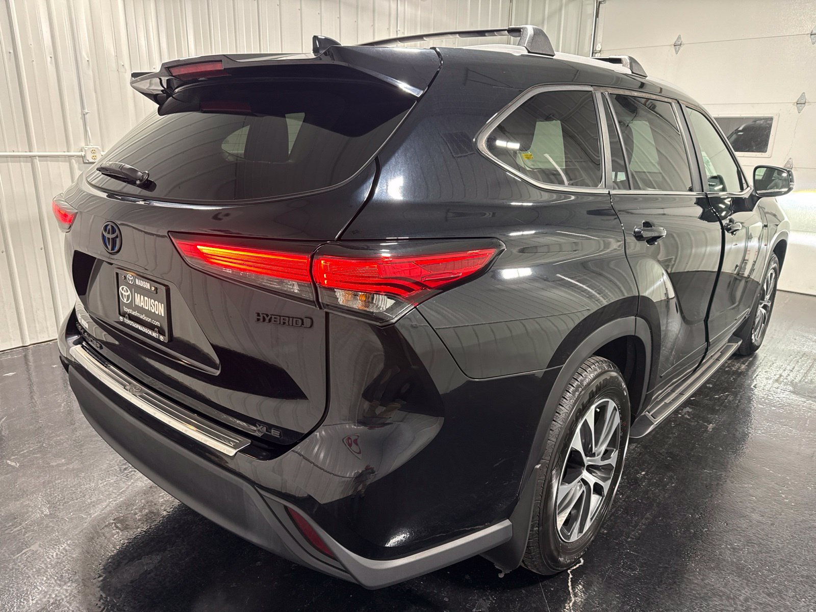 Used 2023 Toyota Highlander XLE w/ Protection Package #3 (TMS) AWD/4WD image 4
