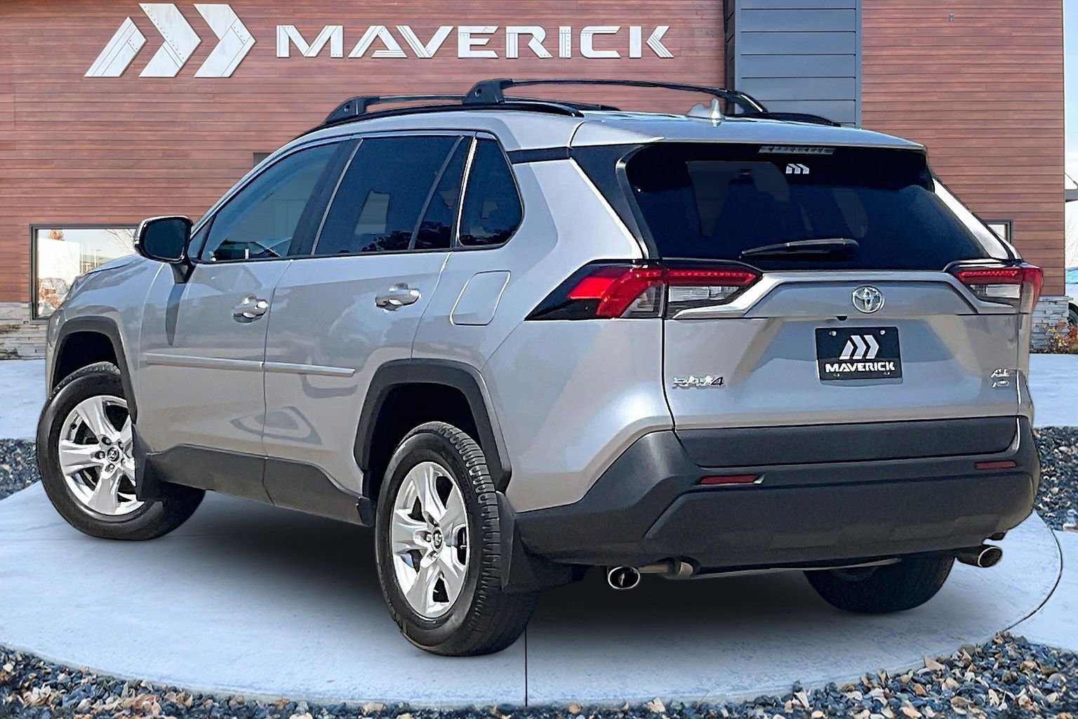 Used 2020 Toyota RAV4 XLE w/ All Weather Liner Package AWD/4WD image 4