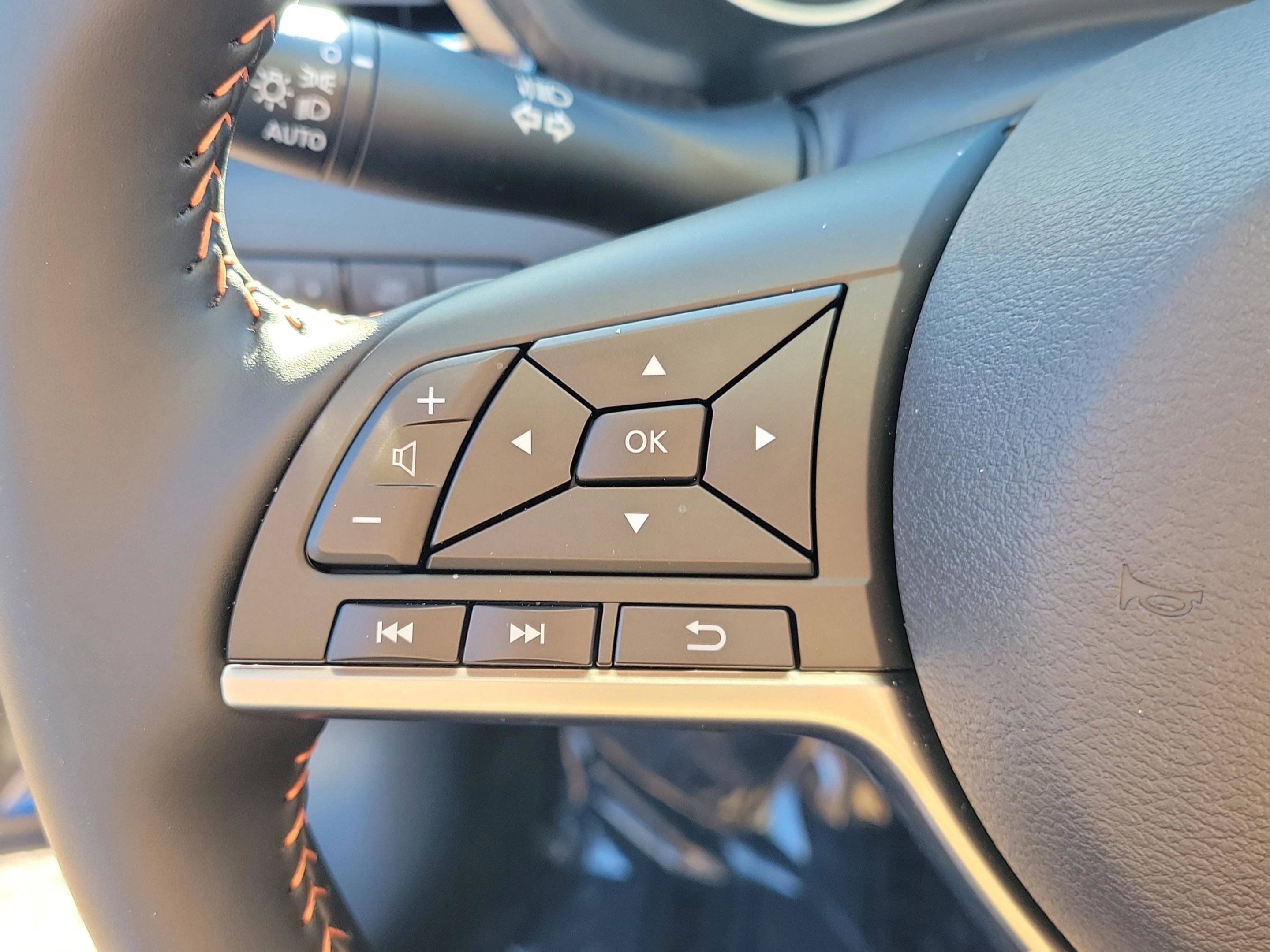 Certified 2025 Nissan Sentra SR image 27