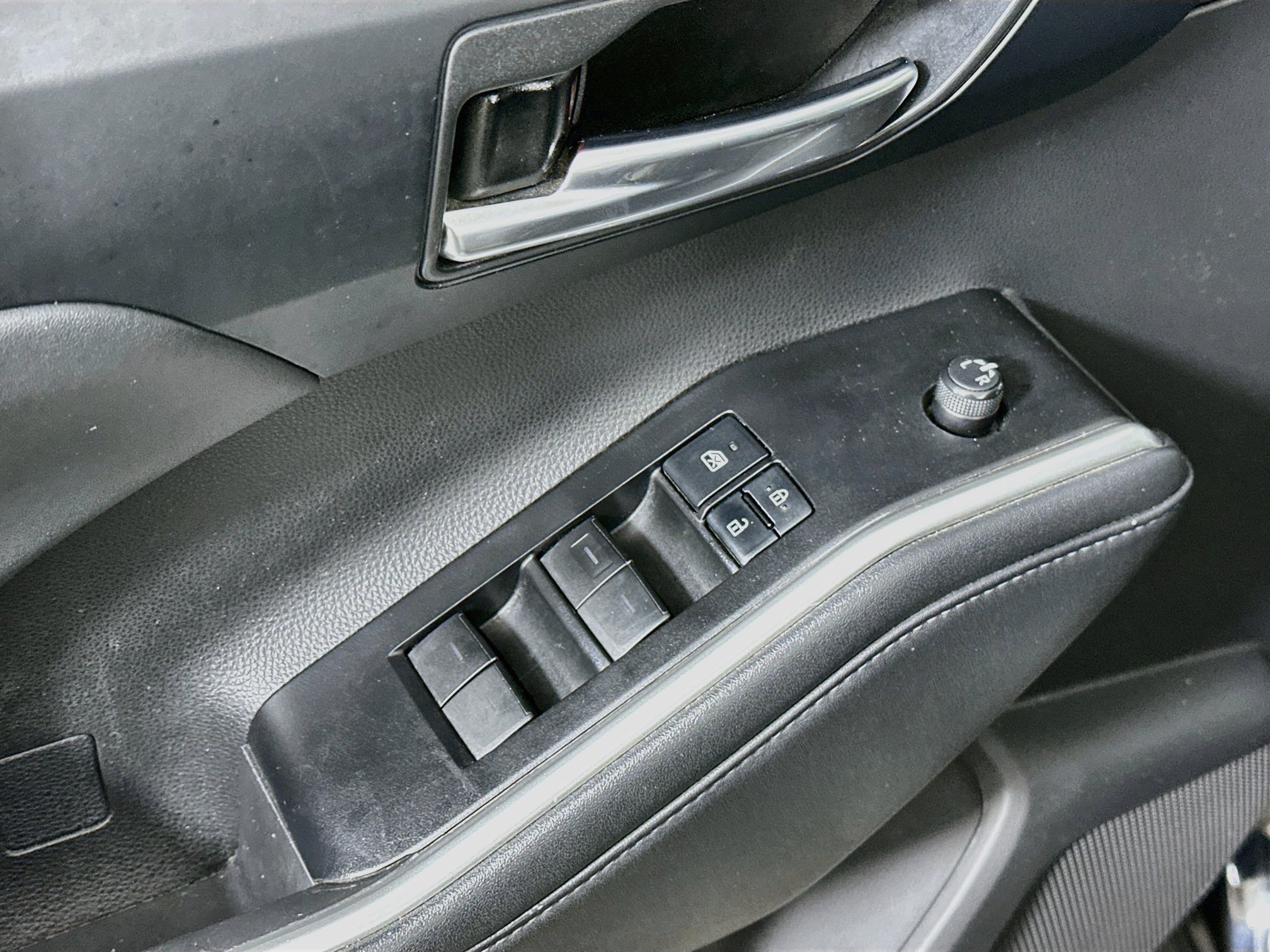 Used 2021 Toyota Highlander XLE FWD image 15