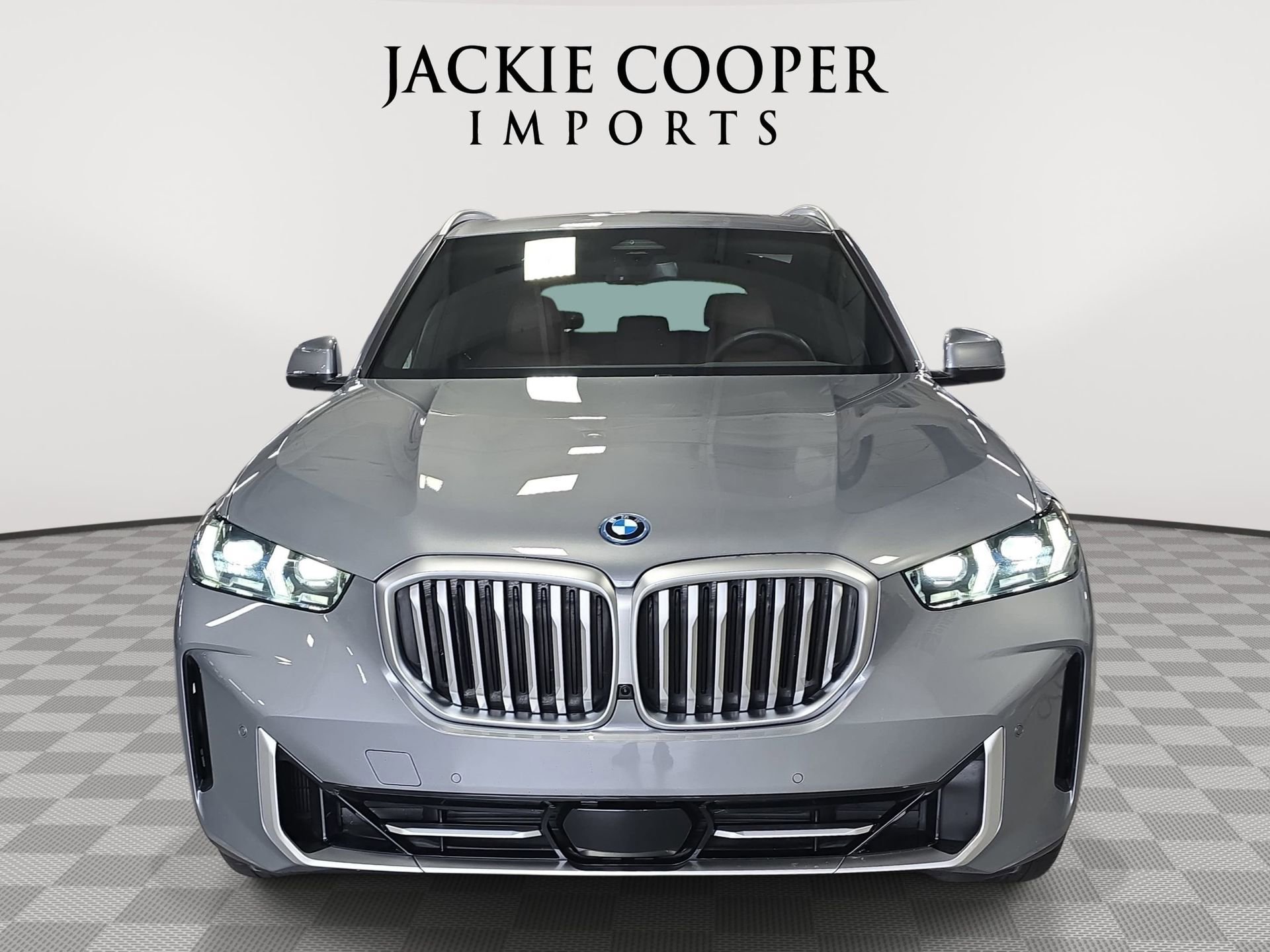 Used 2025 BMW X5 xDrive50e w/ Parking Assistance Package image 2