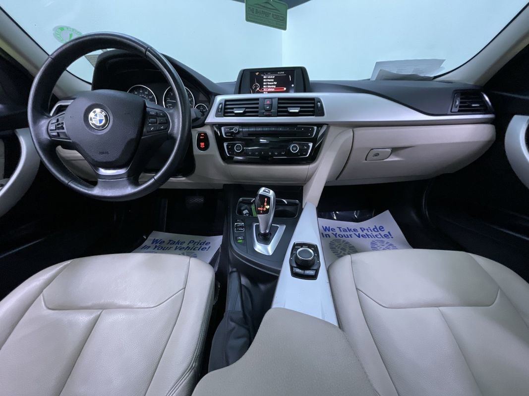 Used 2017 BMW 320i xDrive Sedan image 18