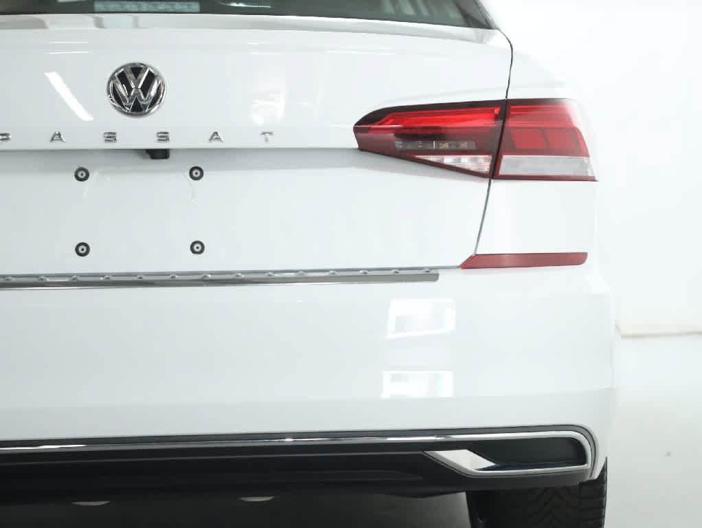 Certified 2022 Volkswagen Passat 2.0T SE FWD image 44