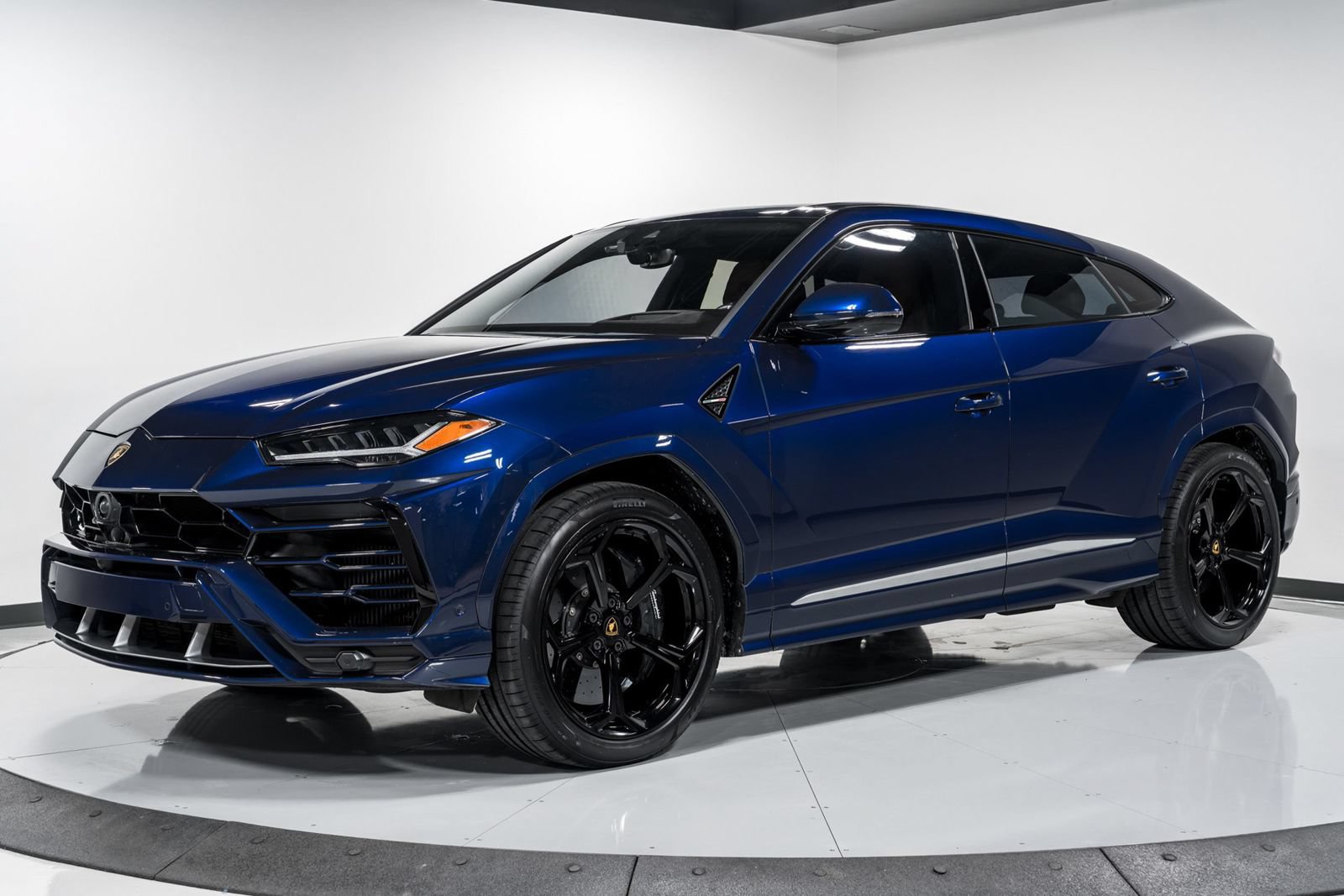 Used 2021 Lamborghini Urus AWD/4WD image 8