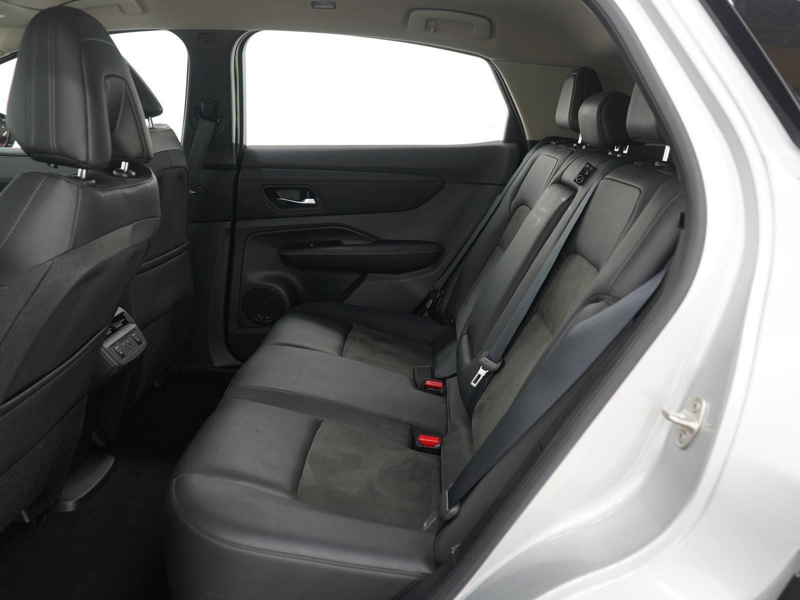 Used 2023 Nissan Ariya AWD image 13