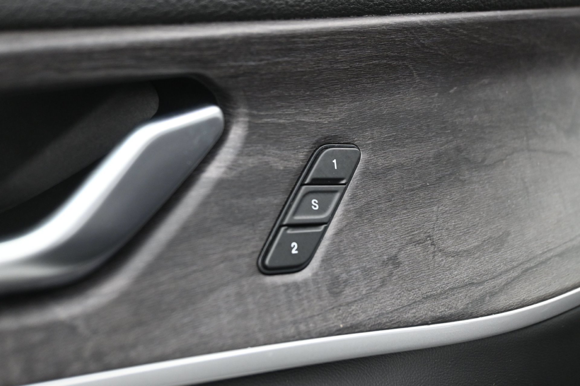 Used 2022 Jeep Grand Cherokee Limited AWD/4WD image 19