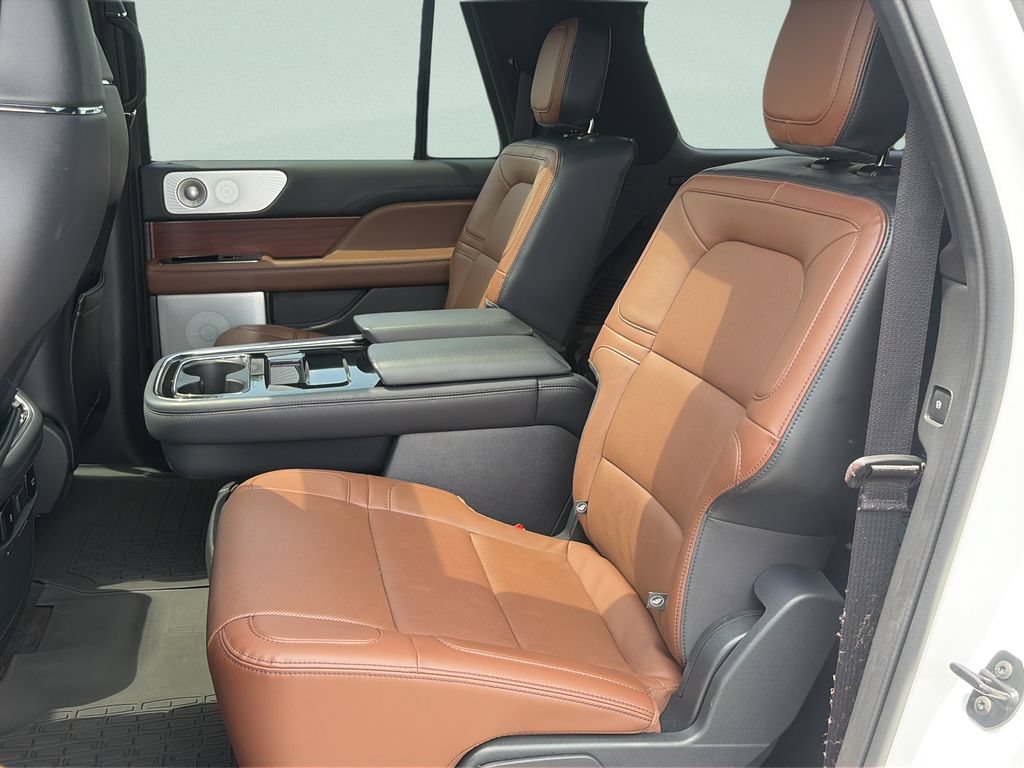 Used 2023 Lincoln Navigator L Reserve AWD/4WD image 10