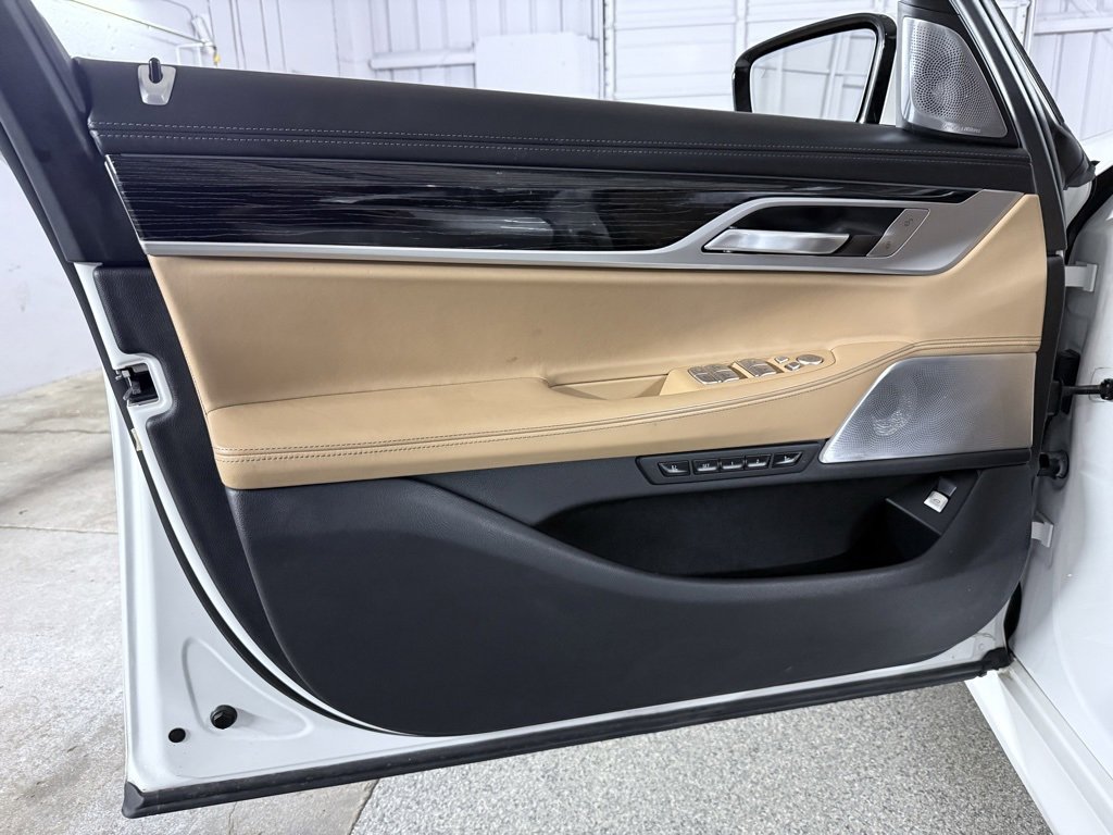 Used 2022 BMW 750i xDrive w/ Executive Package image 21