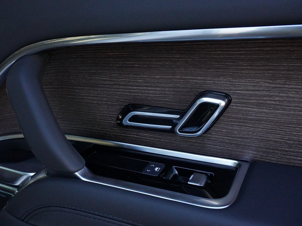 Used 2025 Land Rover Range Rover SE image 57