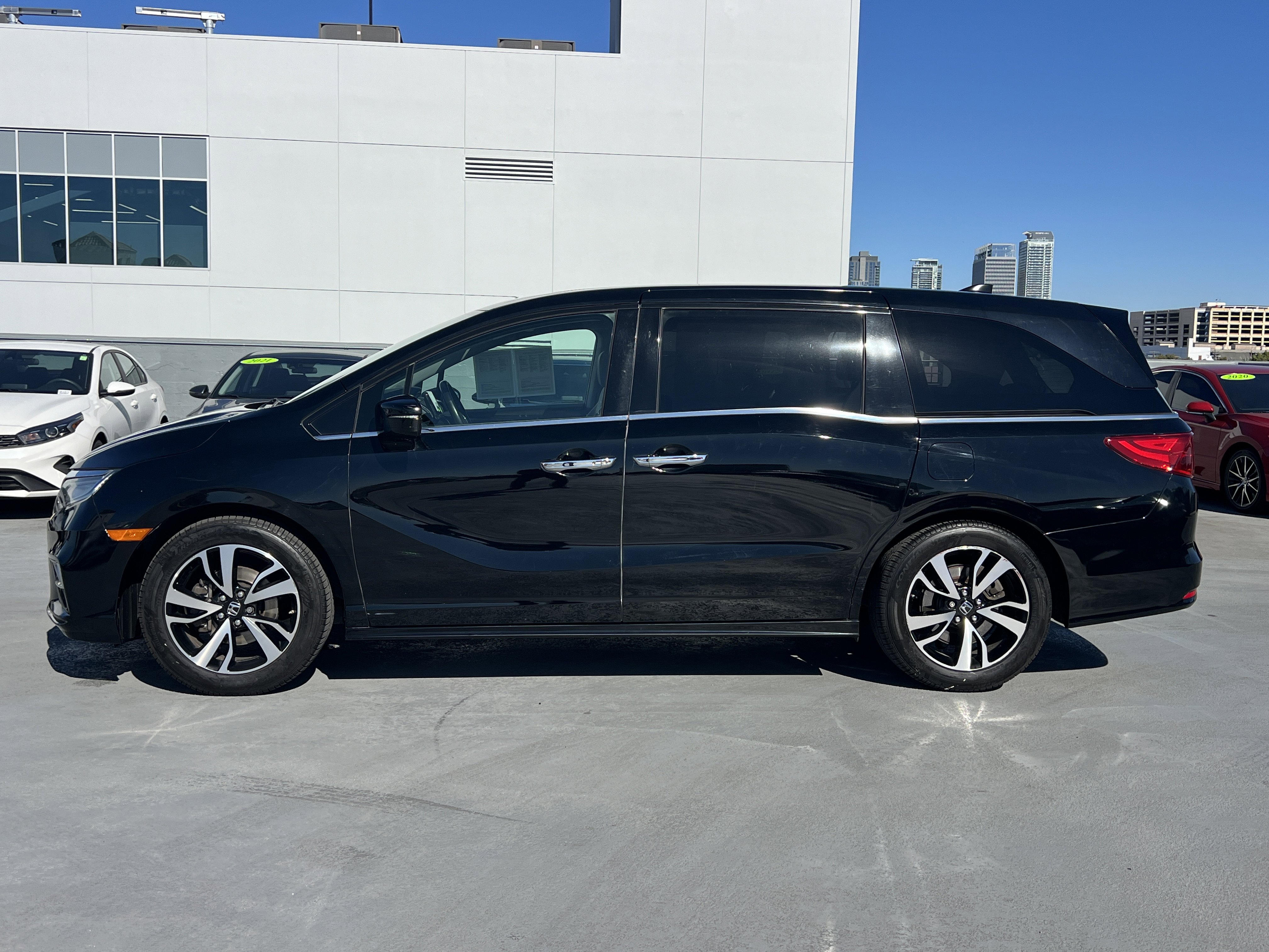 Used 2018 Honda Odyssey Elite image 3