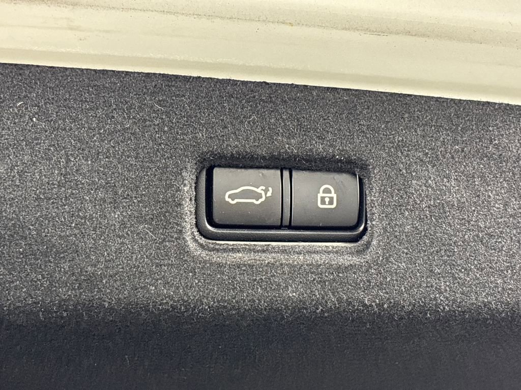 Used 2019 Kia K900 Luxury w/ VIP Package image 31