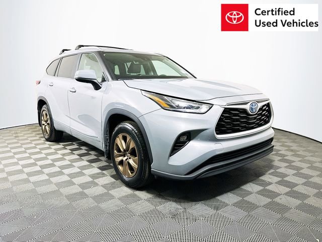 Certified 2023 Toyota Highlander Bronze Edition image 1