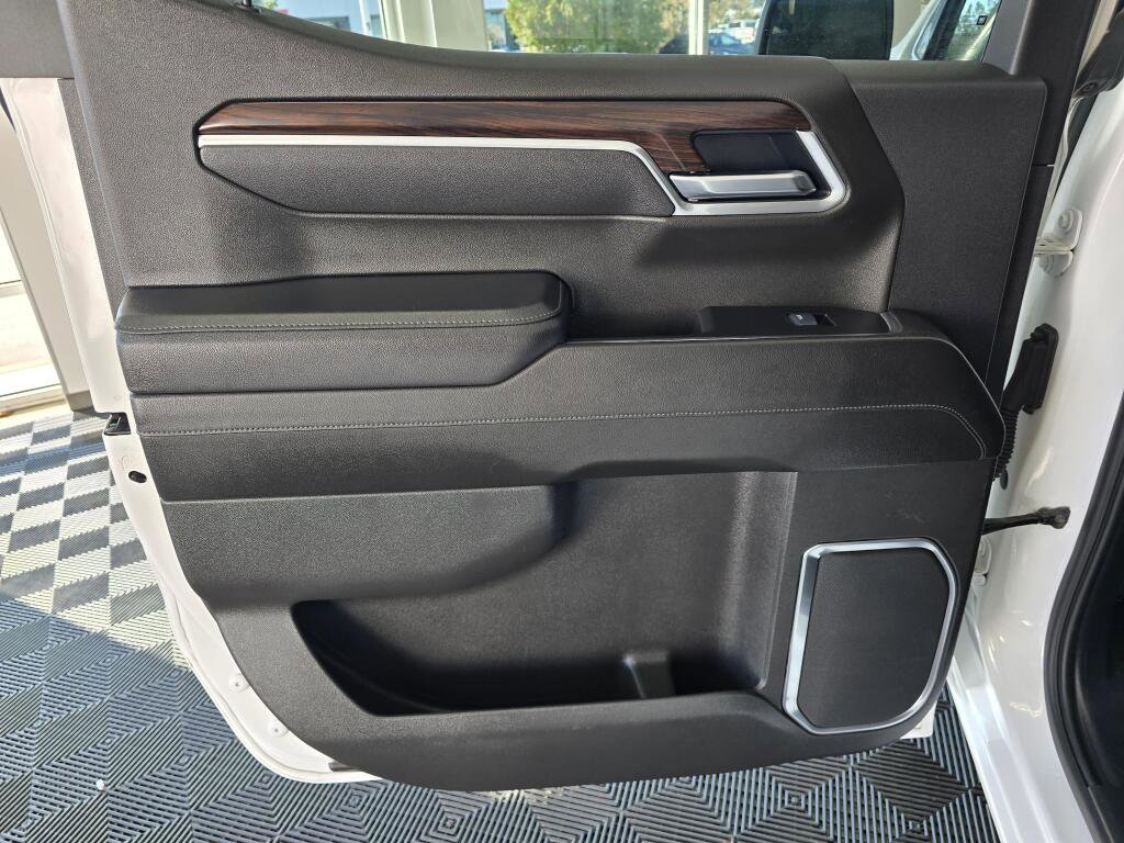 Used 2025 GMC Sierra 1500 SLT image 39