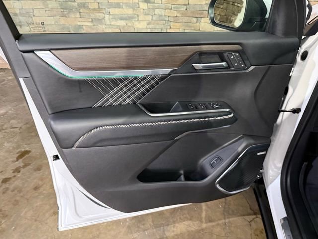 Used 2025 GMC Acadia Denali w/ Super Cruise Package image 12