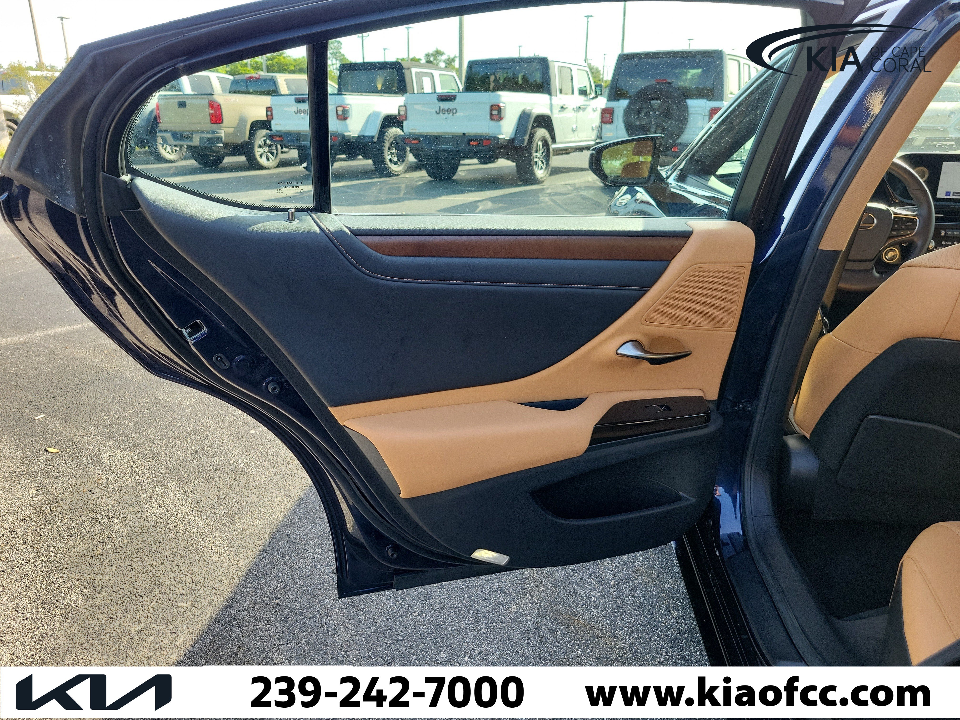 Used 2025 Lexus ES 350 w/ Premium Package FWD image 13