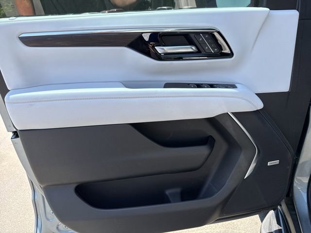 Used 2025 Chevrolet Tahoe Premier AWD/4WD image 14