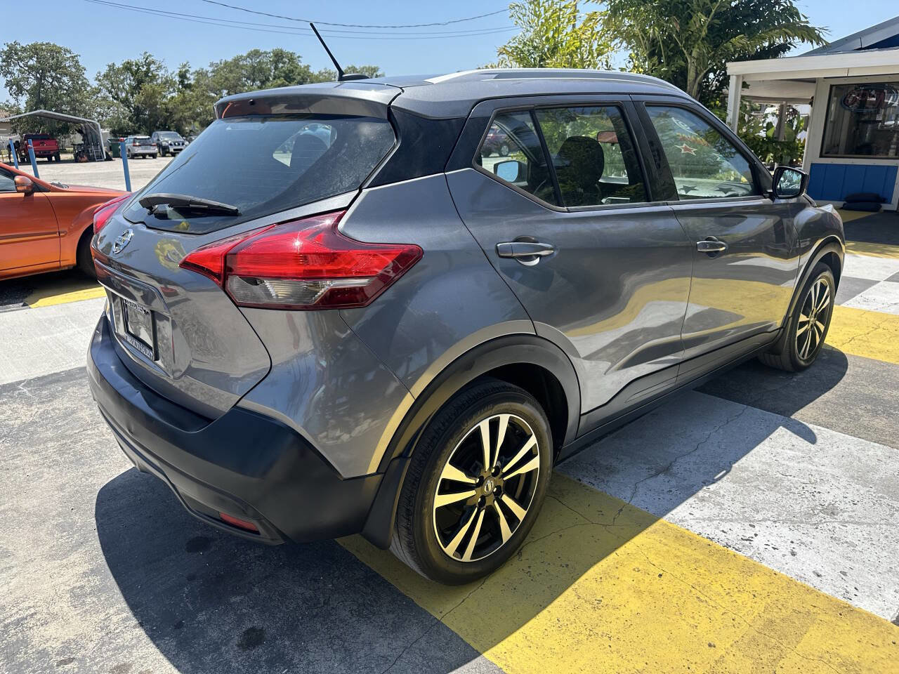Used 2019 Nissan Kicks SV FWD image 5