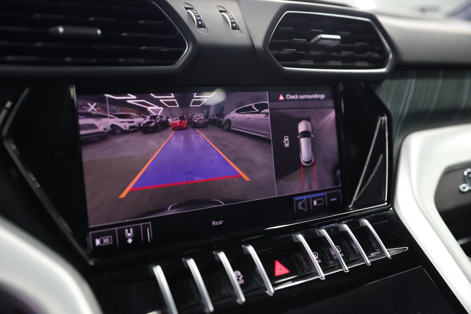 Used 2020 Lamborghini Urus AWD/4WD image 36