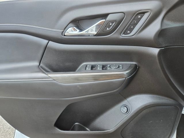 Used 2023 GMC Acadia SLT w/ Preferred Package image 32