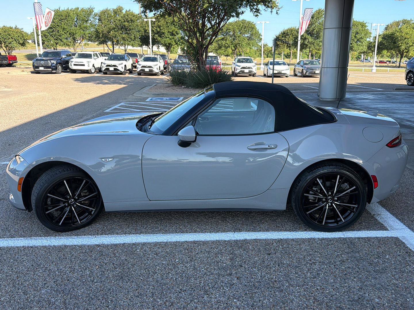 Used 2024 MAZDA MX-5 Miata Grand Touring RWD image 6