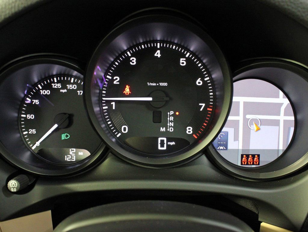 Certified 2025 Porsche Macan image 19