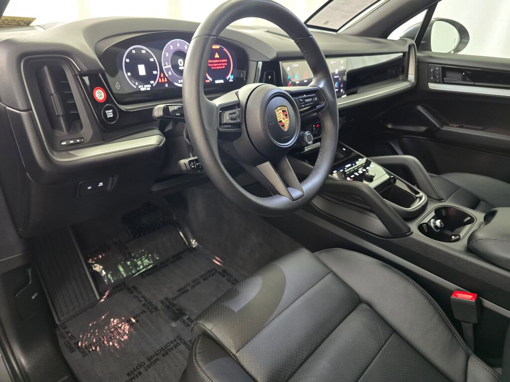 Certified 2025 Porsche Cayenne image 4