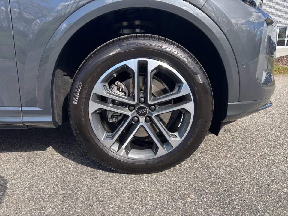 Certified 2025 Audi Q5 Premium Plus w/ Premium Plus image 25