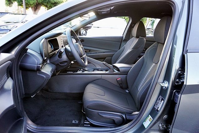 Certified 2026 Hyundai Elantra Sport FWD image 13