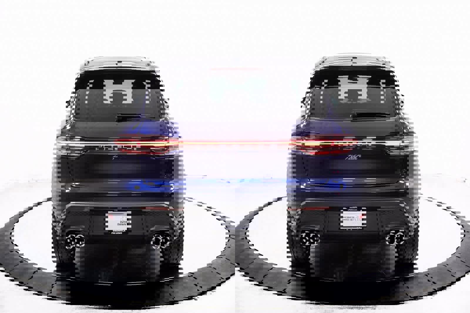 Certified 2025 Porsche Macan image 6